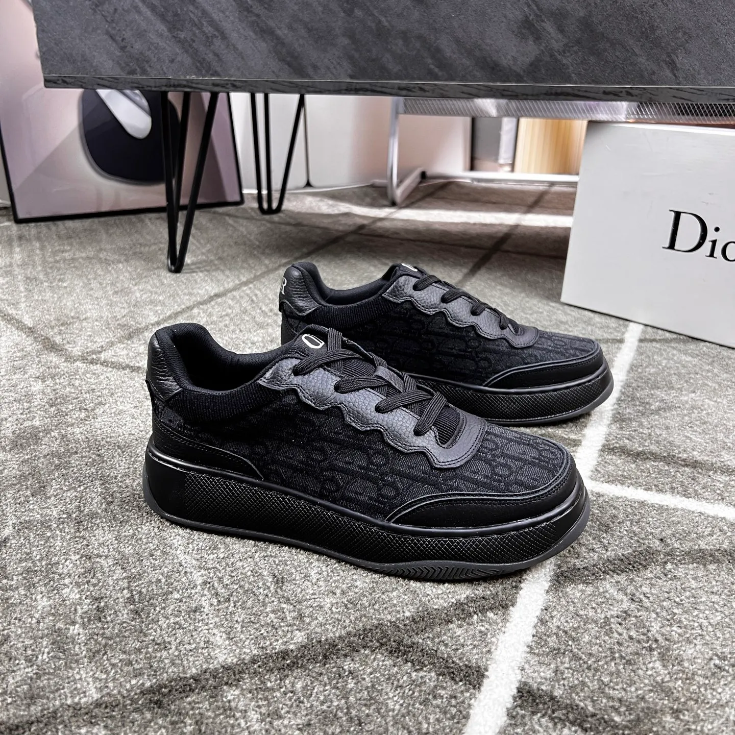 Factory price: 420💰Dior's new casual men's shoes👉 👉 Fashionable and versatile, 💞 simple and elegant style, 🔊 The fabric is made of imported cowhide with original fabric, ☑️Sheepskin feet inside, original wear-resistant rubber outsole, exclusive new style, actual shot, four colors available, code number: 38-44, (45 can be customized)